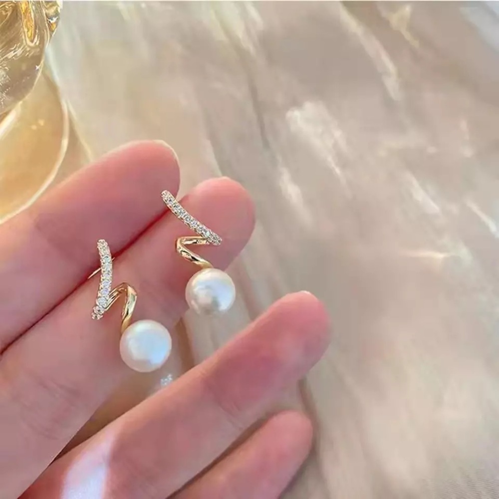 Spiral (Gold) Earring only 2 left - Picture 3 of 7